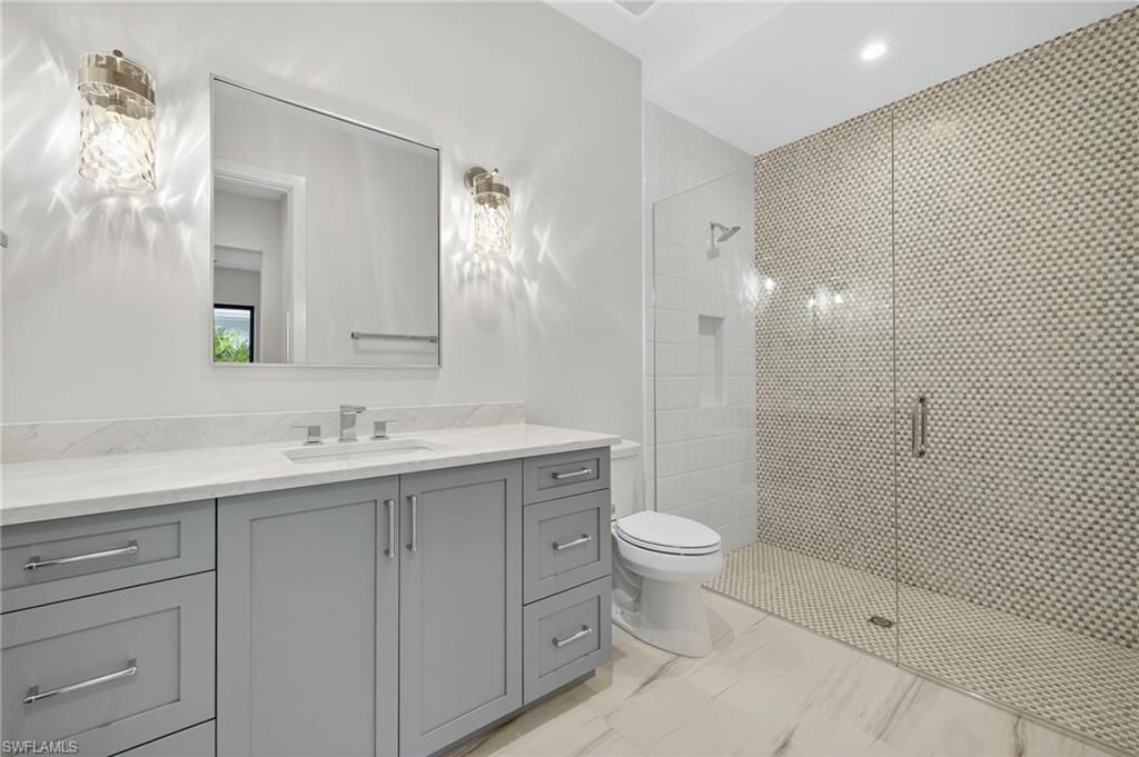 2032 Cambridge Park Dr, Naples, FL 34109 Photo