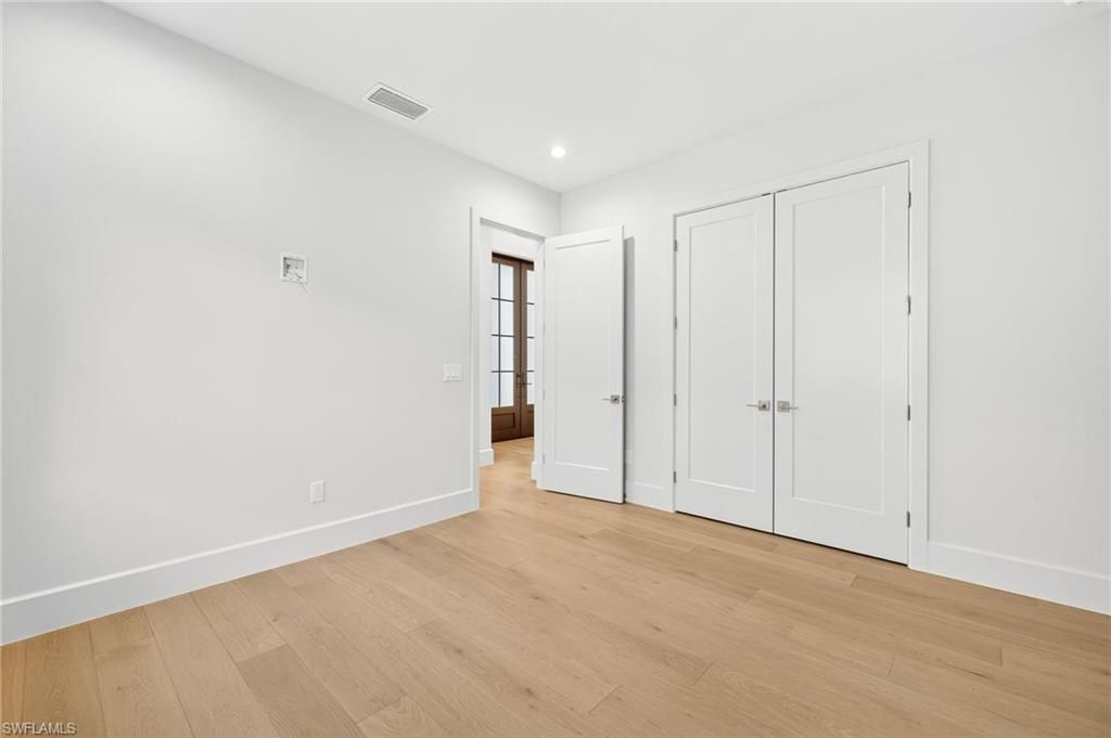 2032 Cambridge Park Dr, Naples, FL 34109 Photo