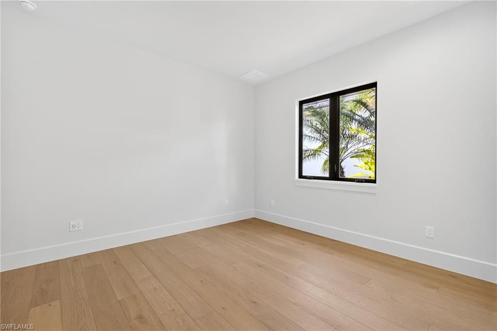 2032 Cambridge Park Dr, Naples, FL 34109 Photo