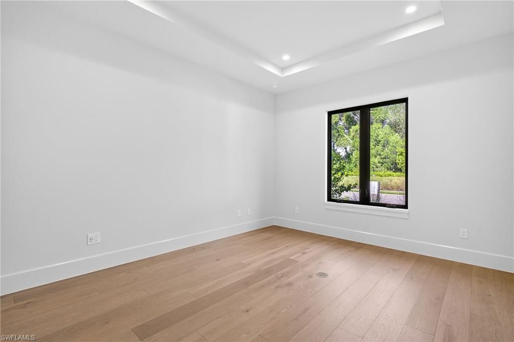 2032 Cambridge Park Dr, Naples, FL 34109 Photo