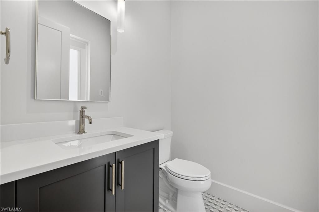 2032 Cambridge Park Dr, Naples, FL 34109 Photo