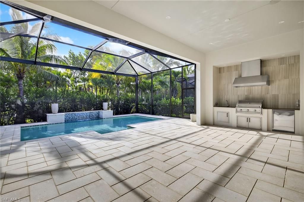 2032 Cambridge Park Dr, Naples, FL 34109 Photo