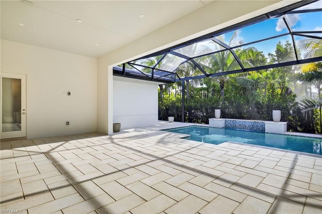 2032 Cambridge Park Dr, Naples, FL 34109 Photo