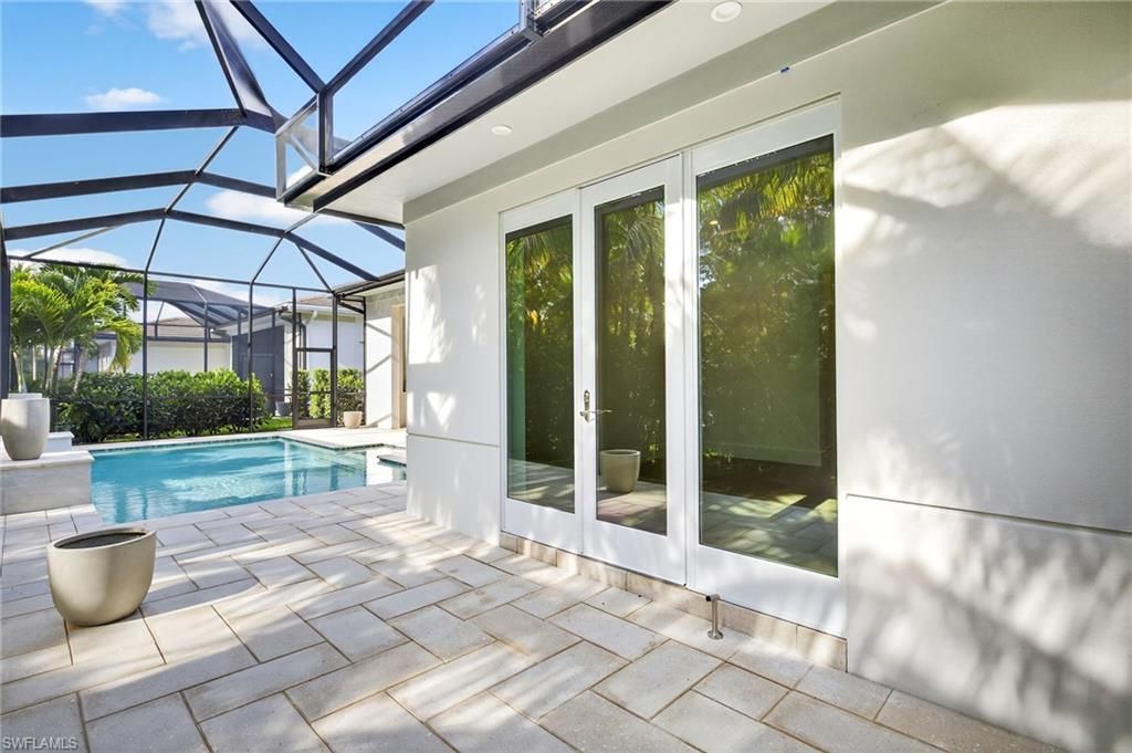 2032 Cambridge Park Dr, Naples, FL 34109 Photo