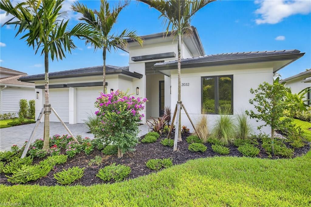 2032 Cambridge Park Dr, Naples, FL 34109 Photo