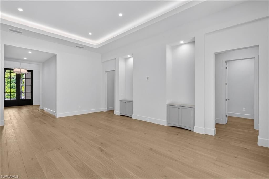 2032 Cambridge Park Dr, Naples, FL 34109 Photo