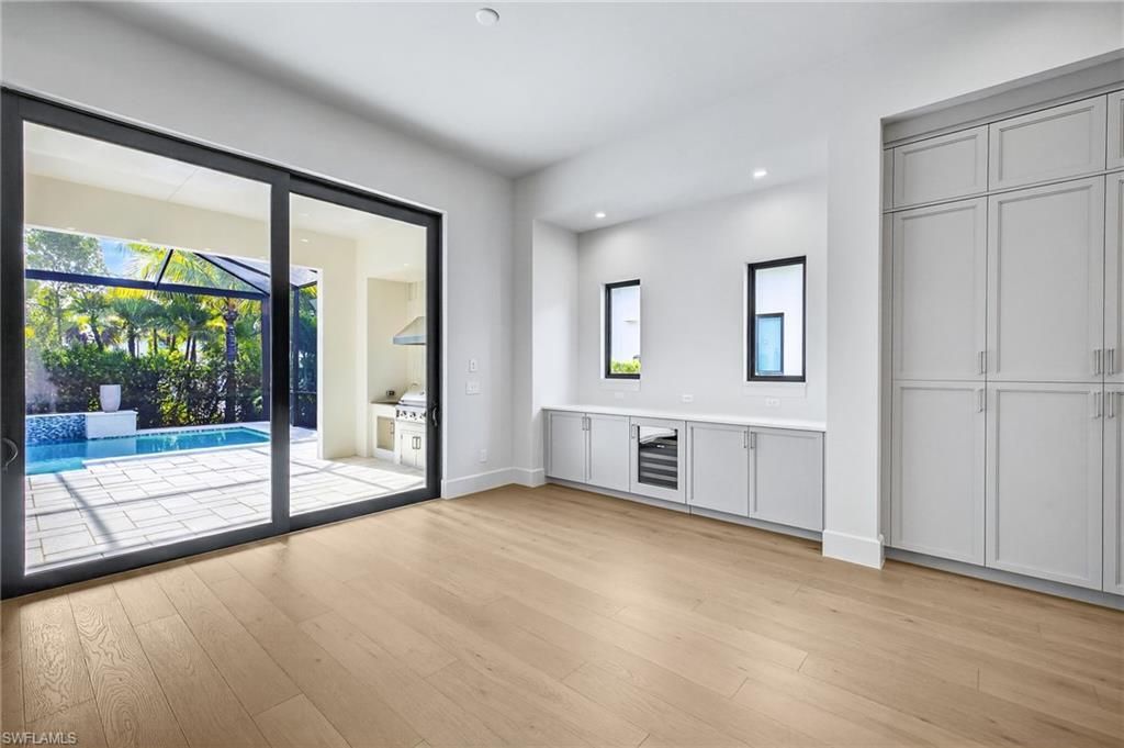 2032 Cambridge Park Dr, Naples, FL 34109 Photo