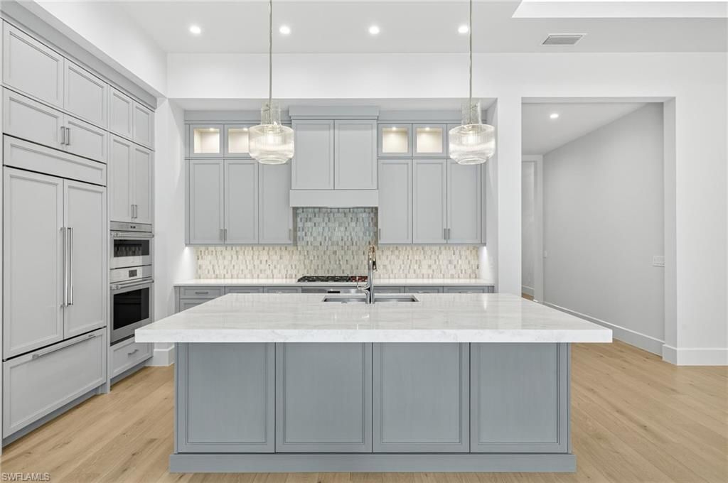 2032 Cambridge Park Dr, Naples, FL 34109 Photo