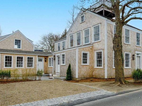 10 York, Nantucket, MA 02554