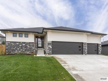 8016 N 167 Street, Bennington, NE 68007