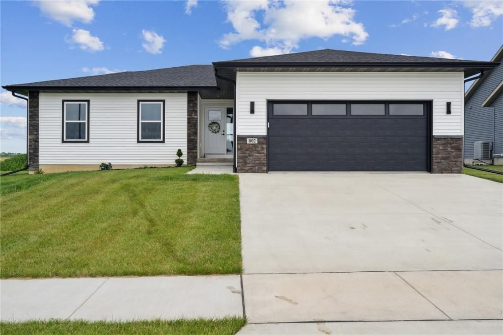 802 Mont Clair, Solon, IA 52333 Main Photo