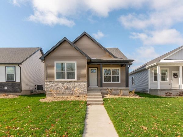 117 Axlewood Drive, Waterloo, IA 50701