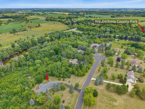 N5471 Loraine DRIVE, Fredonia, WI 53021