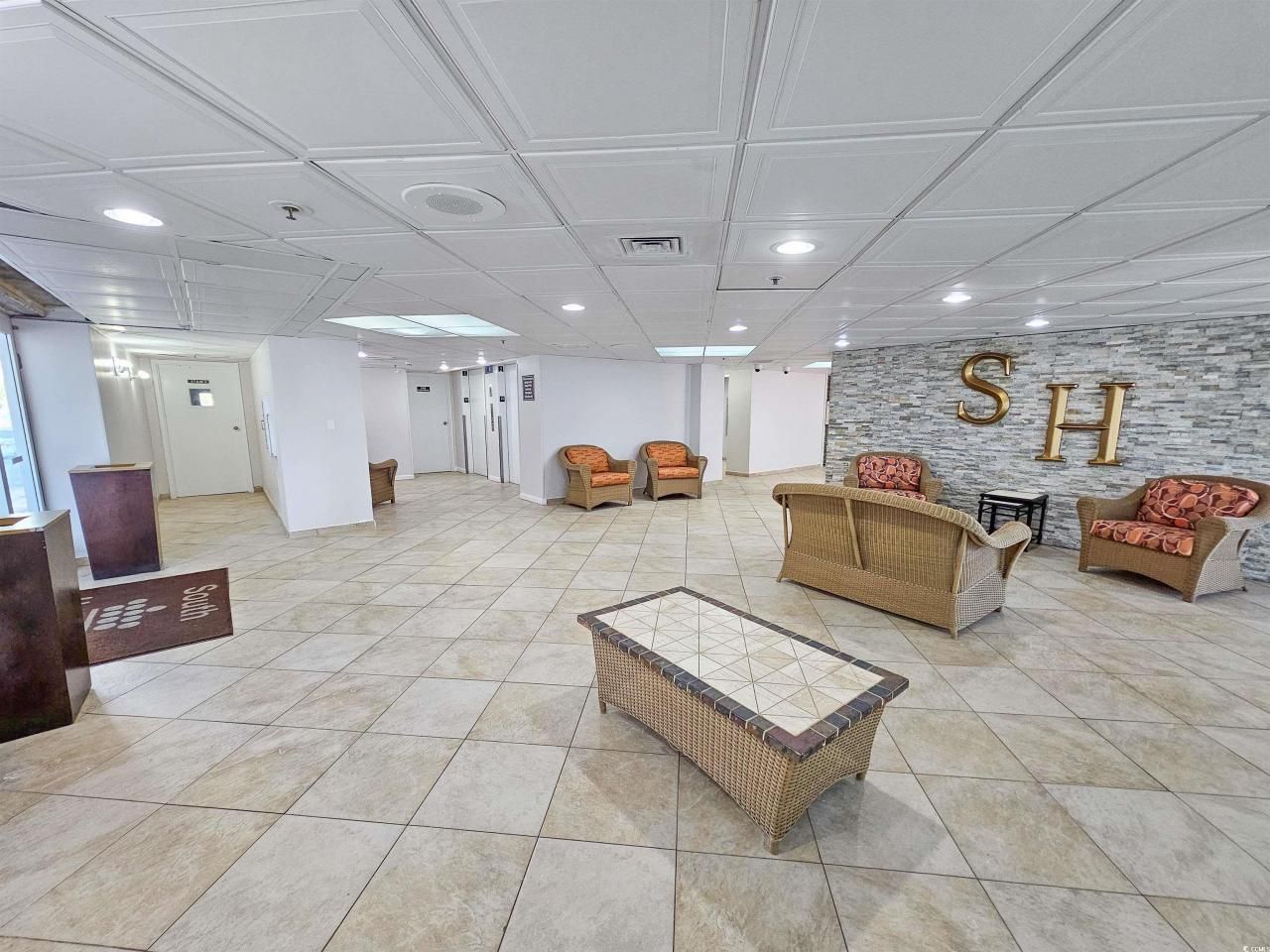 9820 Queensway Blvd. Photo 33