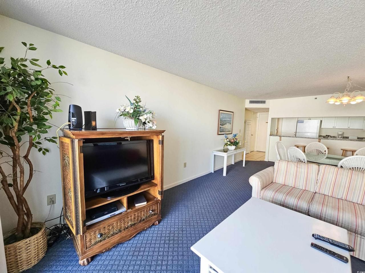 9820 Queensway Blvd. Photo 6