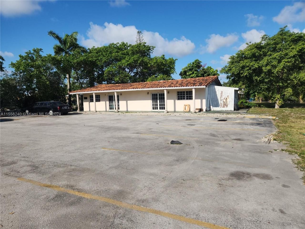 14300 W Dixie Hwy, North Miami, FL 33161 Photo