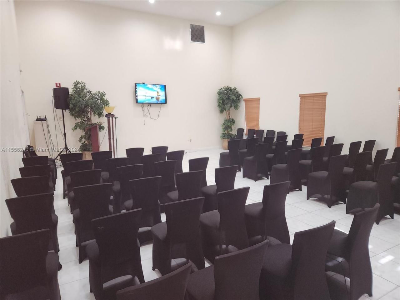 14300 W Dixie Hwy, North Miami, FL 33161 Photo