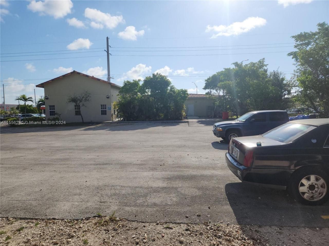 14300 W Dixie Hwy, North Miami, FL 33161 Photo