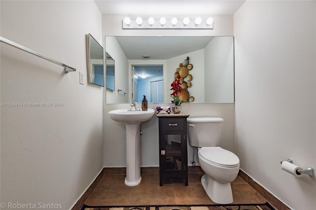 2080 S Ocean Dr, Unit 602, Hallandale Beach, FL 33009 Photo