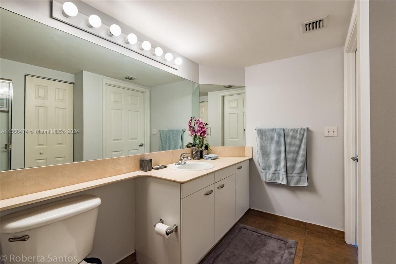 2080 S Ocean Dr, Unit 602, Hallandale Beach, FL 33009 Photo