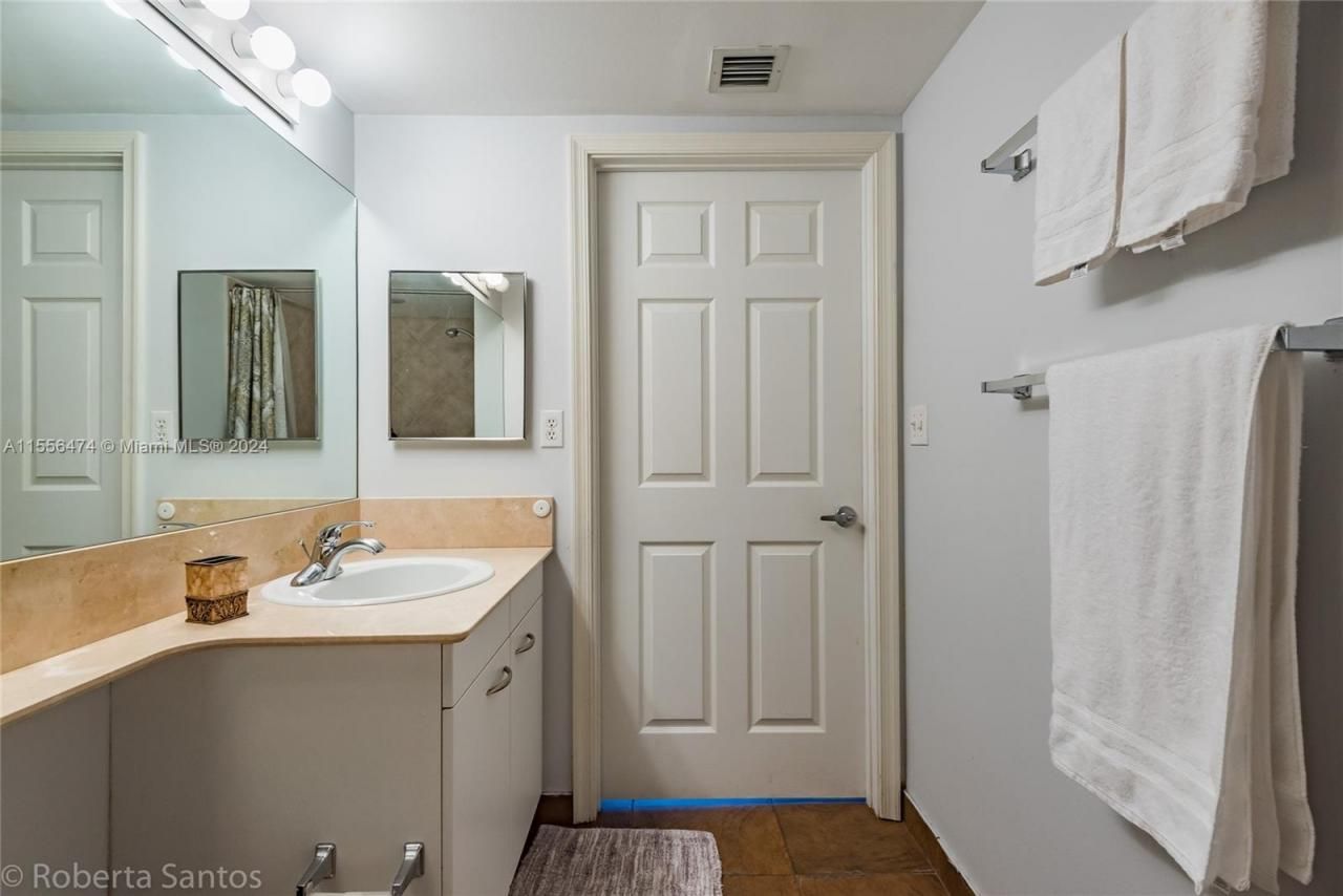 2080 S Ocean Dr, Unit 602, Hallandale Beach, FL 33009 Photo