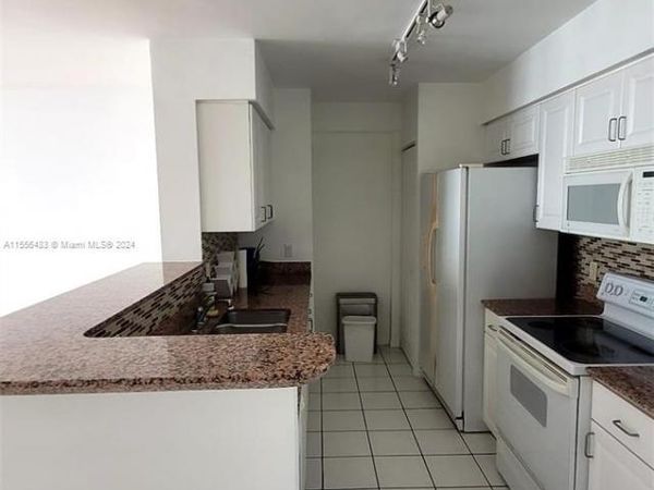 1155 Brickell Bay Dr, Unit 2805, Miami, FL 33131