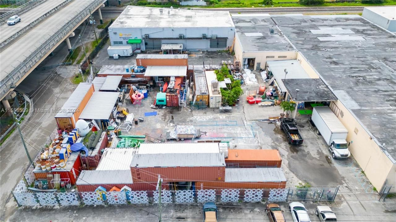 1240 NW 74th St, Miami, FL 33147 Photo