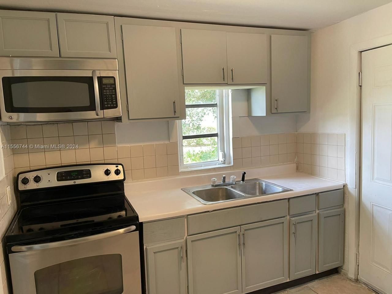 1345 NW 70th St, Miami, FL 33147 Photo