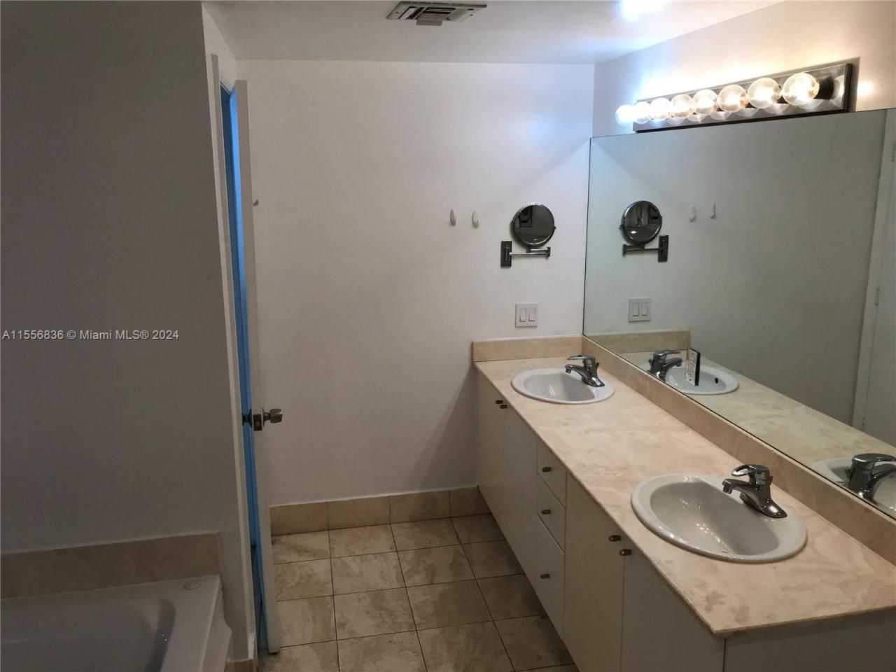 17375 Collins Ave, Unit 1708, Sunny Isles Beach, FL 33160 Photo