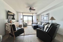 100 North Beach Blvd. photo 4