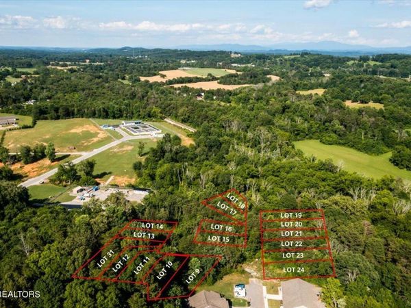 Oak Place Circle, Madisonville, TN 37354