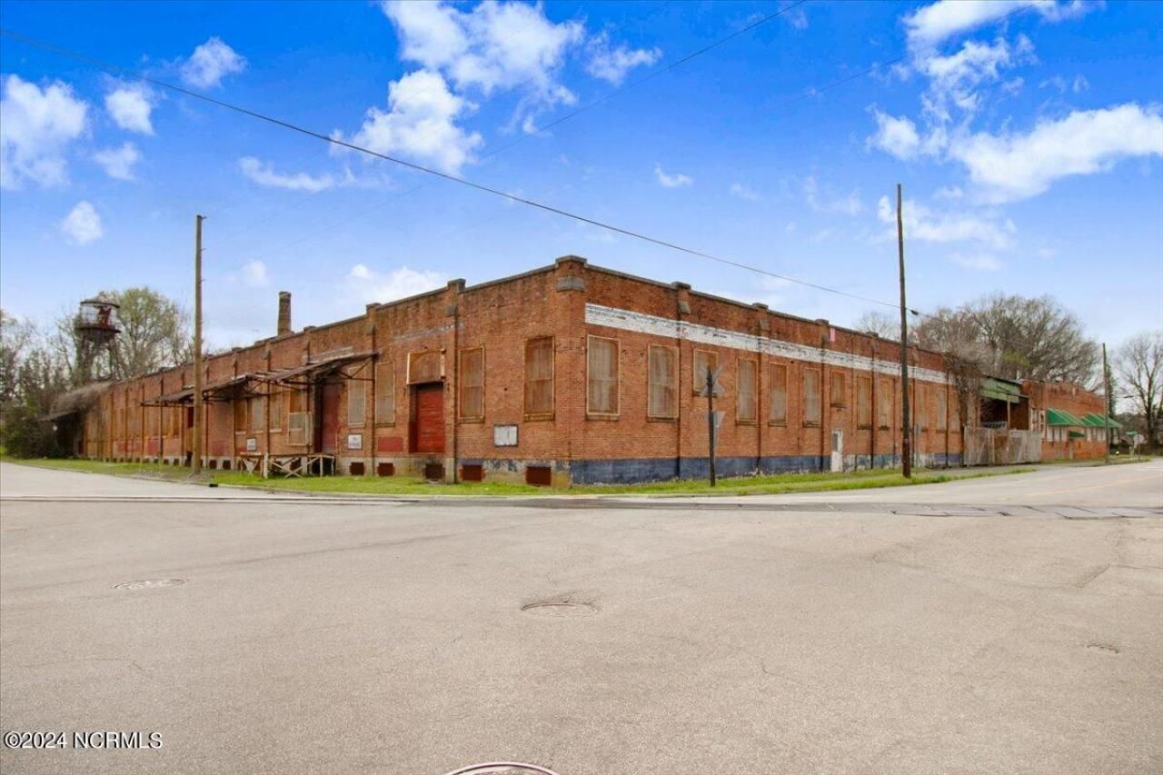 611 Goldsboro Street S, Wilson, NC 27893 Main Photo