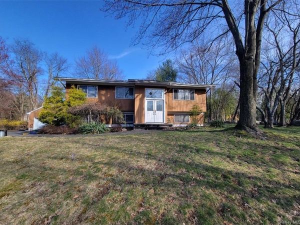 22 Smith Hill Road, Airmont, NY 10952