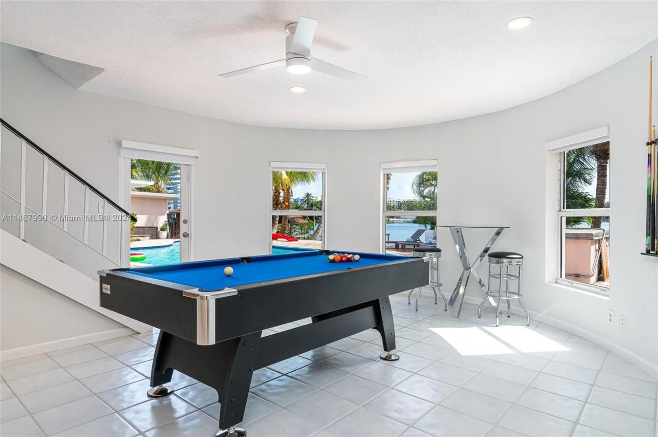 2500 NE 199th St, Miami, FL 33180 Photo