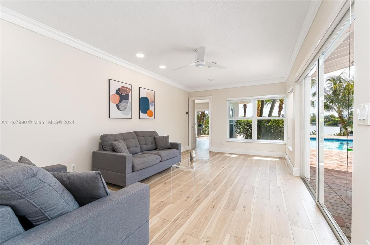 2500 NE 199th St, Miami, FL 33180 Photo