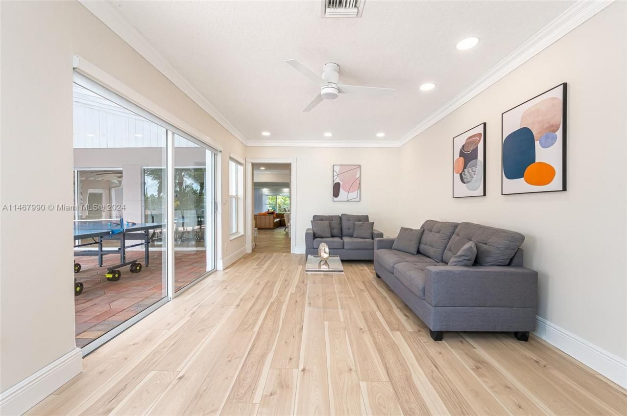 2500 NE 199th St, Miami, FL 33180 Photo