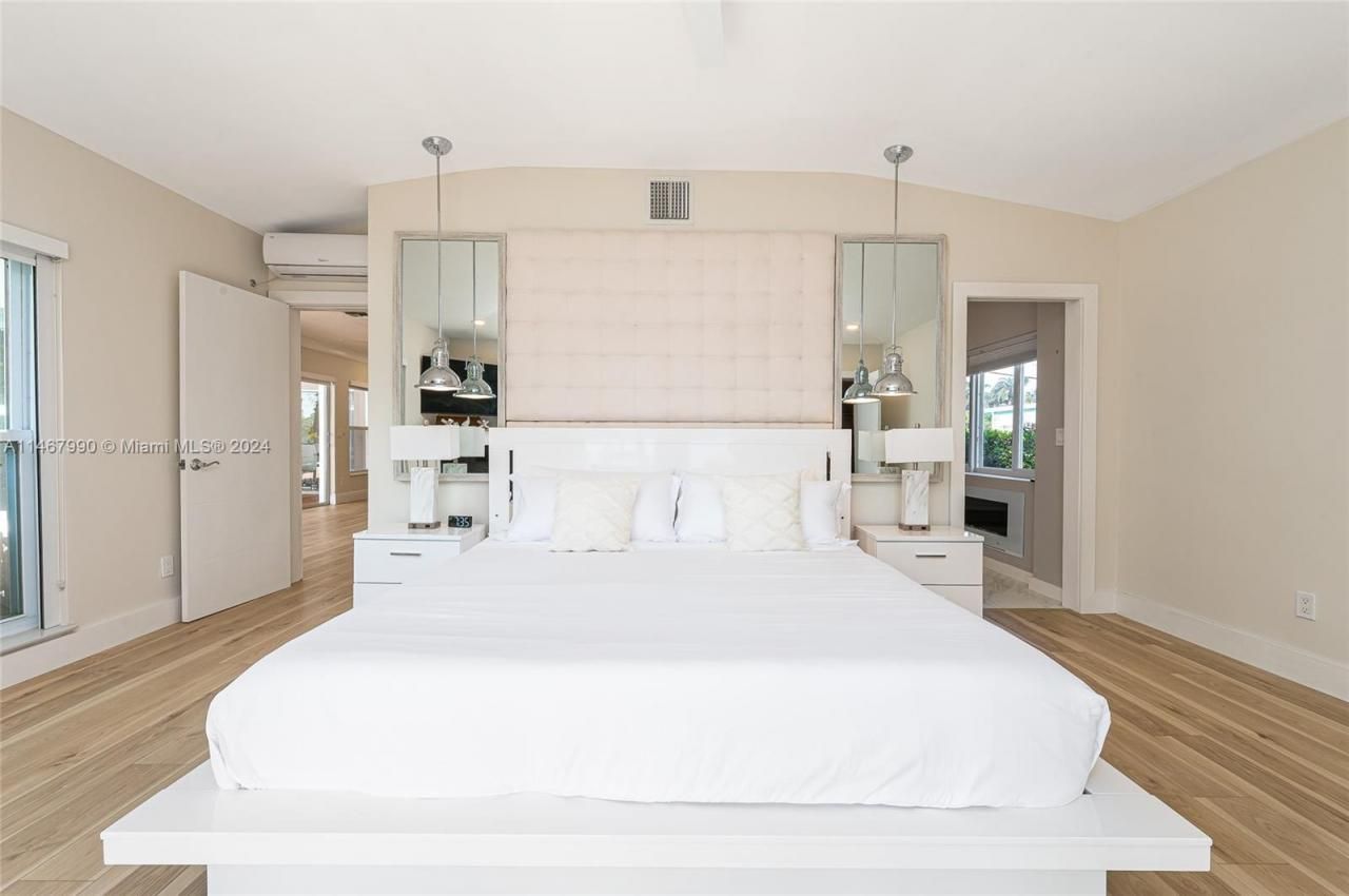 2500 NE 199th St, Miami, FL 33180 Photo