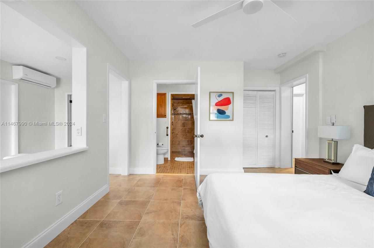 2500 NE 199th St, Miami, FL 33180 Photo