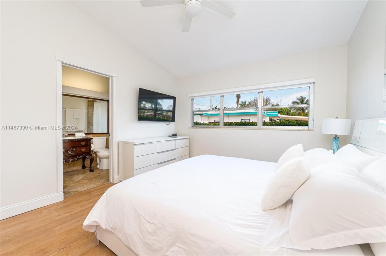 2500 NE 199th St, Miami, FL 33180 Photo