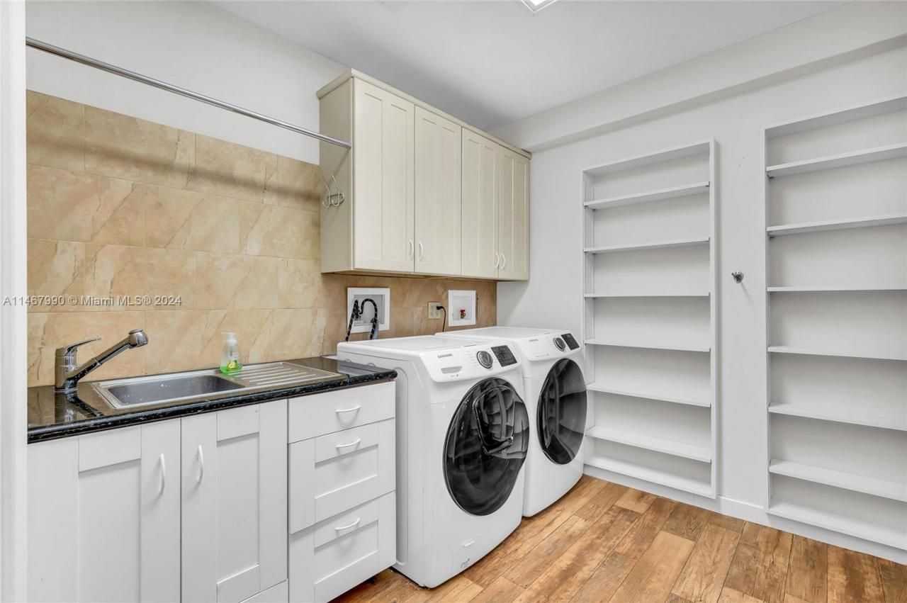 2500 NE 199th St, Miami, FL 33180 Photo