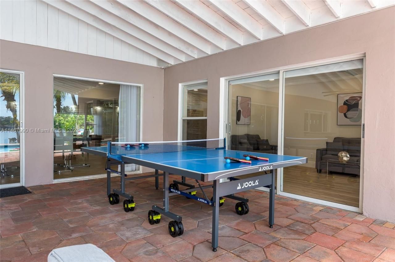 2500 NE 199th St, Miami, FL 33180 Photo