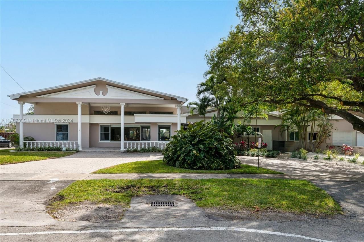 2500 NE 199th St, Miami, FL 33180 Photo