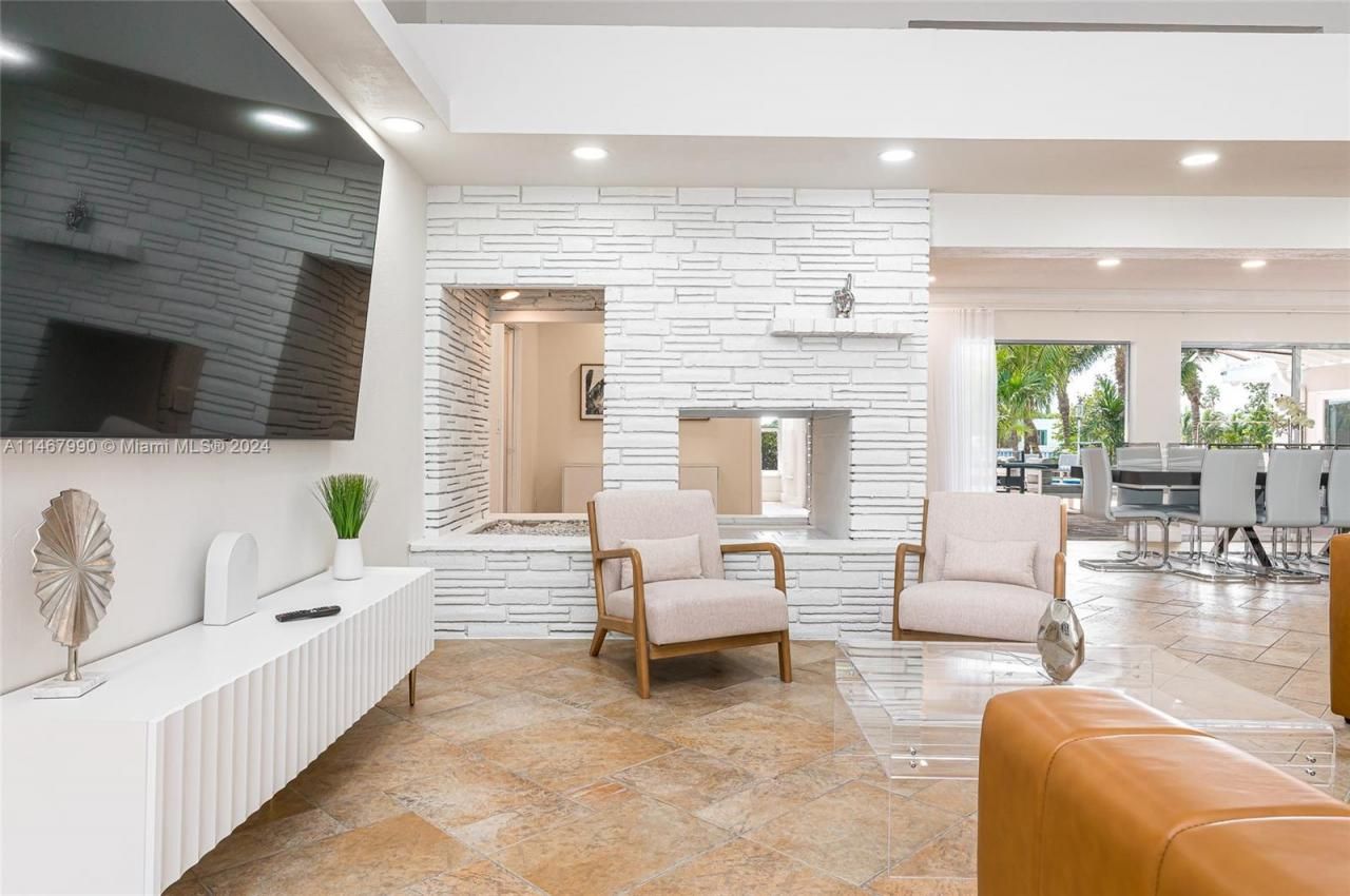 2500 NE 199th St, Miami, FL 33180 Photo