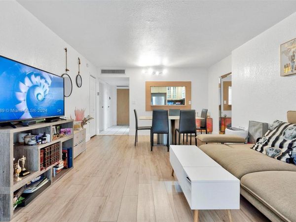 3401 N Country Club Dr, Unit 406, Aventura, FL 33180