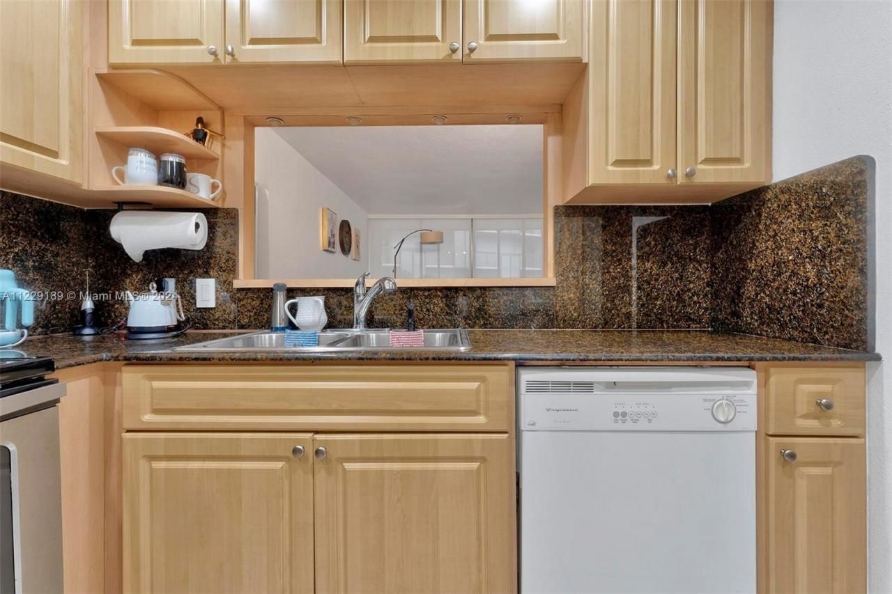 3401 N Country Club Dr, Unit 406, Aventura, FL 33180 Photo