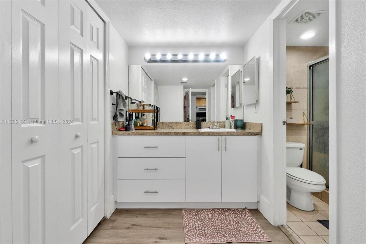 3401 N Country Club Dr, Unit 406, Aventura, FL 33180 Photo