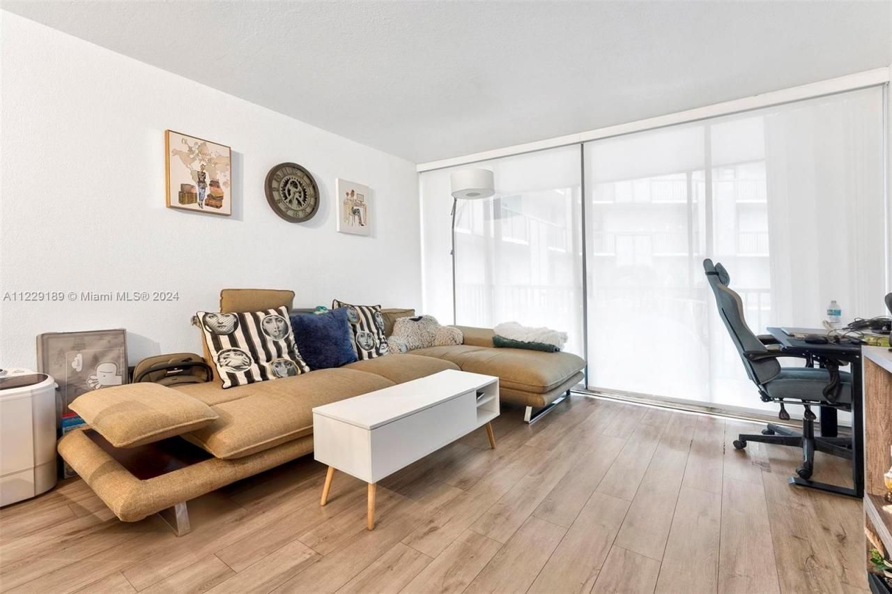 3401 N Country Club Dr, Unit 406, Aventura, FL 33180 Photo