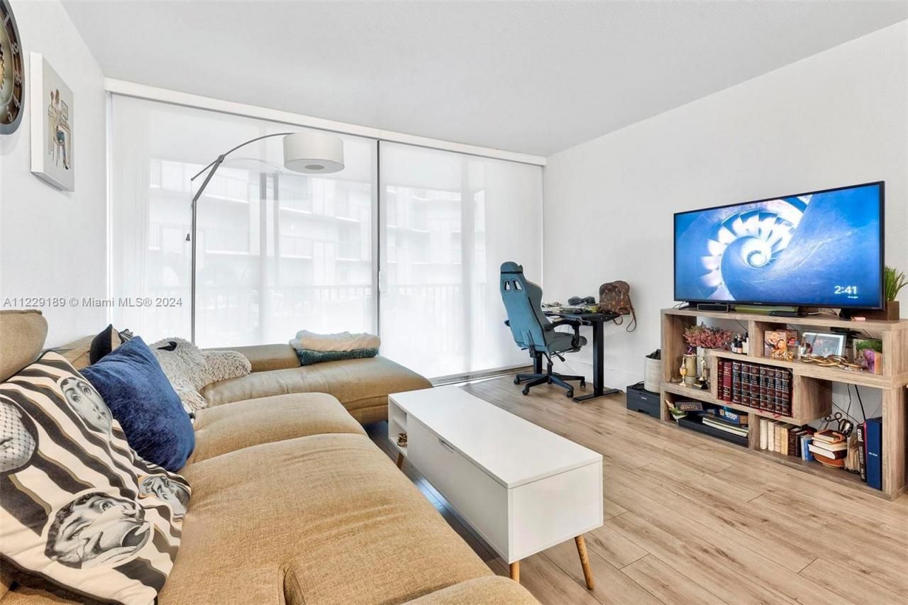 3401 N Country Club Dr, Unit 406, Aventura, FL 33180 Photo