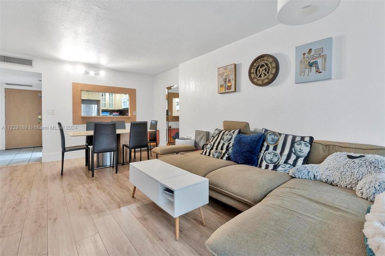 3401 N Country Club Dr, Unit 406, Aventura, FL 33180 Photo