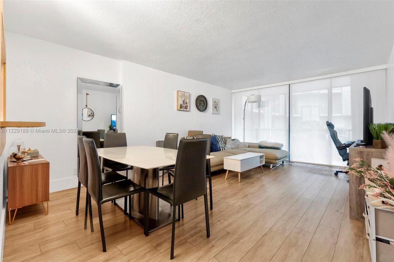 3401 N Country Club Dr, Unit 406, Aventura, FL 33180 Photo